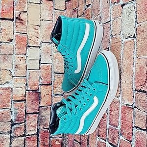 VANS CLASSIC HITOP SHOES,  WOMANS SIZE 8.5 GUC
